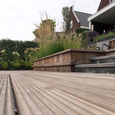 Bangkirai Vlonderdeel 25x145mm conisch fijn/grof Basic 396cm