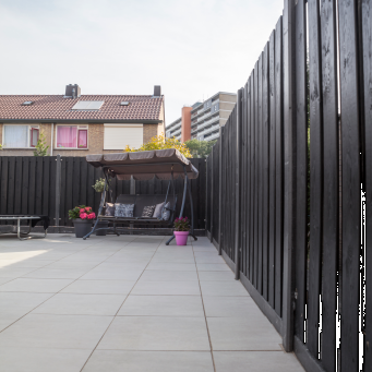 Tuinscherm Roermond Grenen 21-planks 16x140mm180x180cm Zwart gespoten  RVS Geschroefd