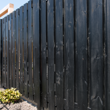 Tuinscherm Roermond Grenen 21-planks 16x140mm 130x180cm Zwart gespoten RVS Geschroefd