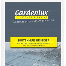 Buitenhuisreiniger verwijdert vlekken van bladeren